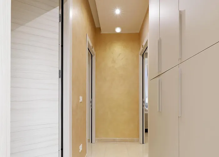 Luxury Little Chicago 4*